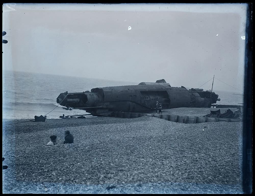 Beached submarine, possibly German U-Boat U131 at Hastings in 1918