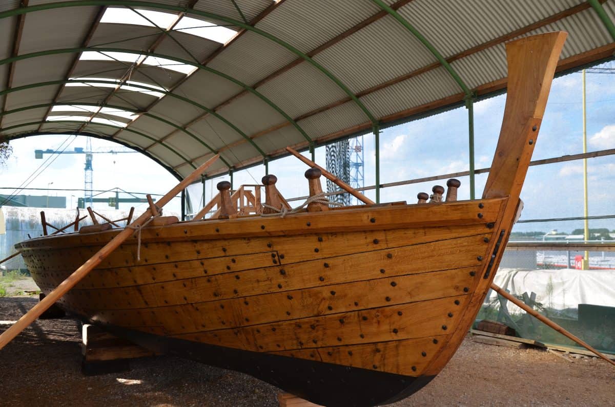 File:Full size replica of a 20 meter long Liburna, small galley used for raiding and patrols, particularly by the Roman navy, in Millingen aan de Rijn, Netherlands (9554338443).jpg