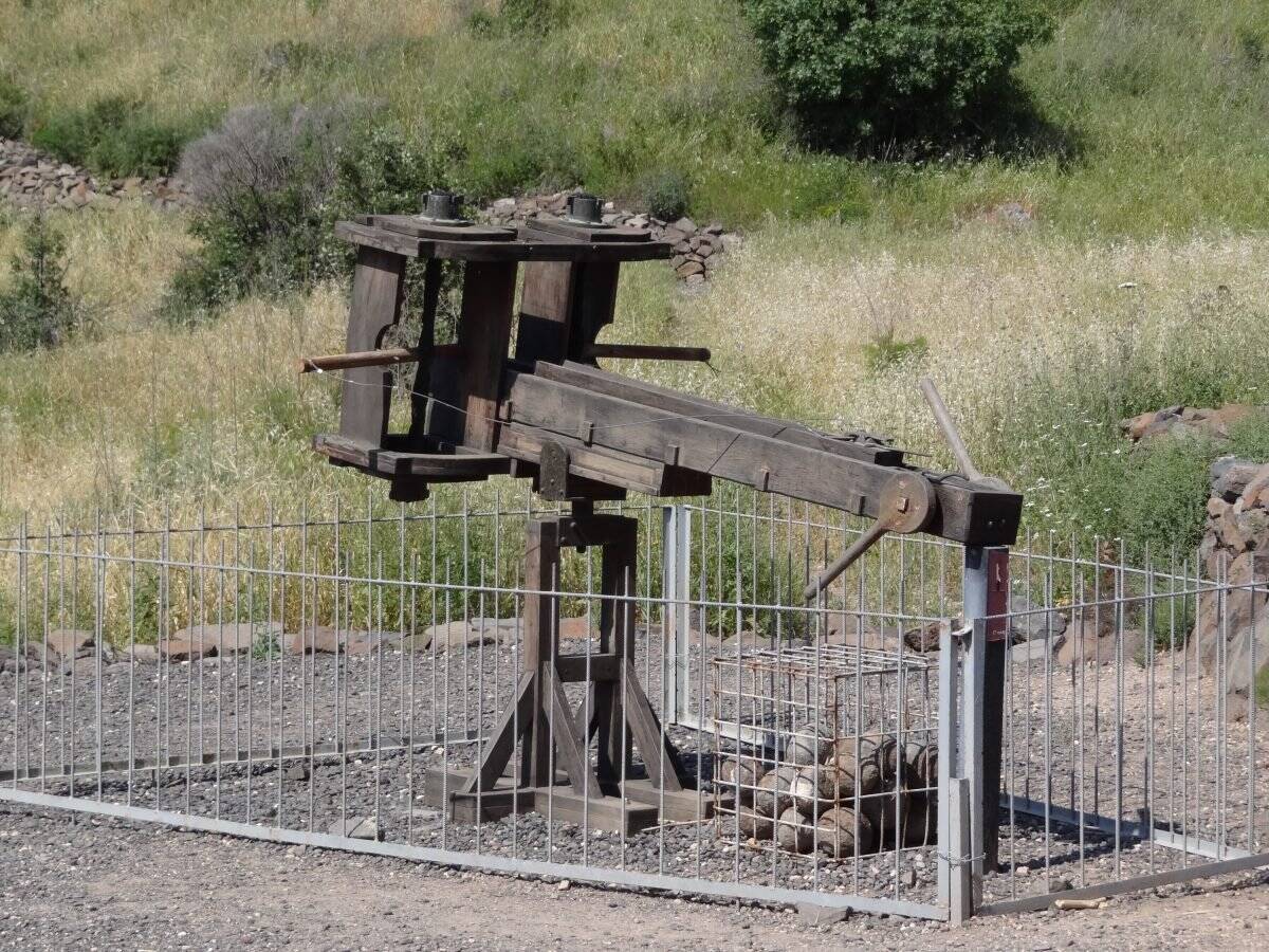 File:Gamla &ndash; Ballista model (2).JPG