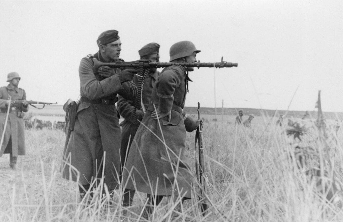 Machine gun squad MG34