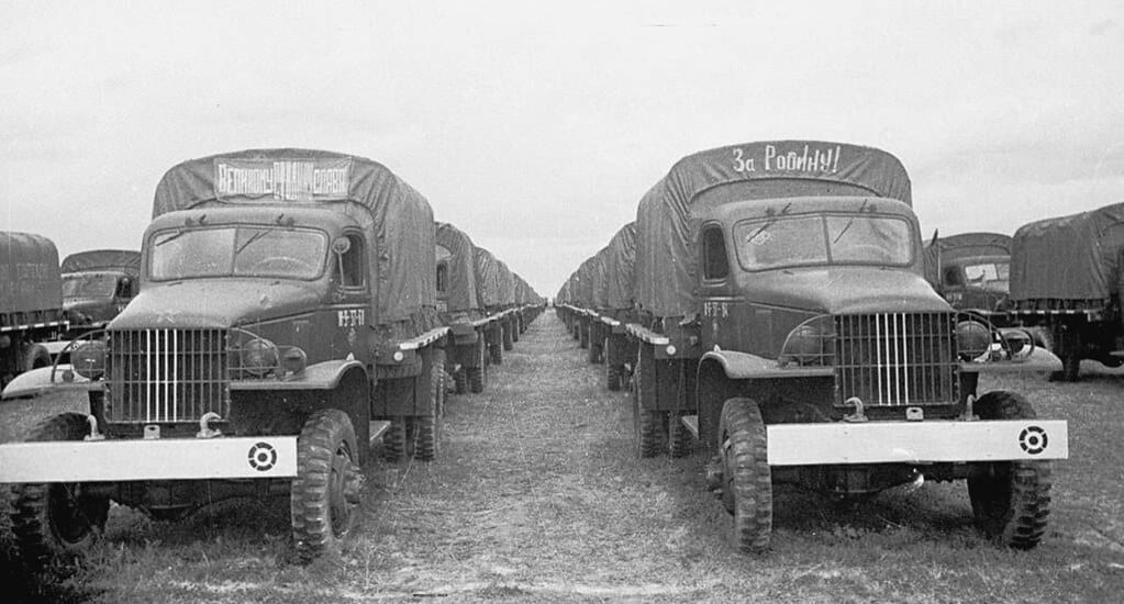 A flurry of Chevrolets G7107 ceded to the USSR under the Lend-Lease program. These trucks played a decisive role in improving the Red Army's logistics, from 1942.