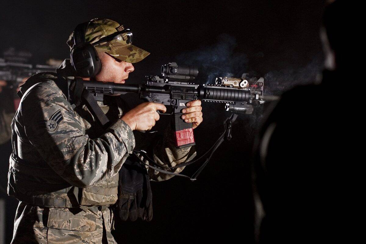 Standard Issue Army Rifle The Army’s Standard-Issue M4 Rifle and Why It Became So Widely Used ...
