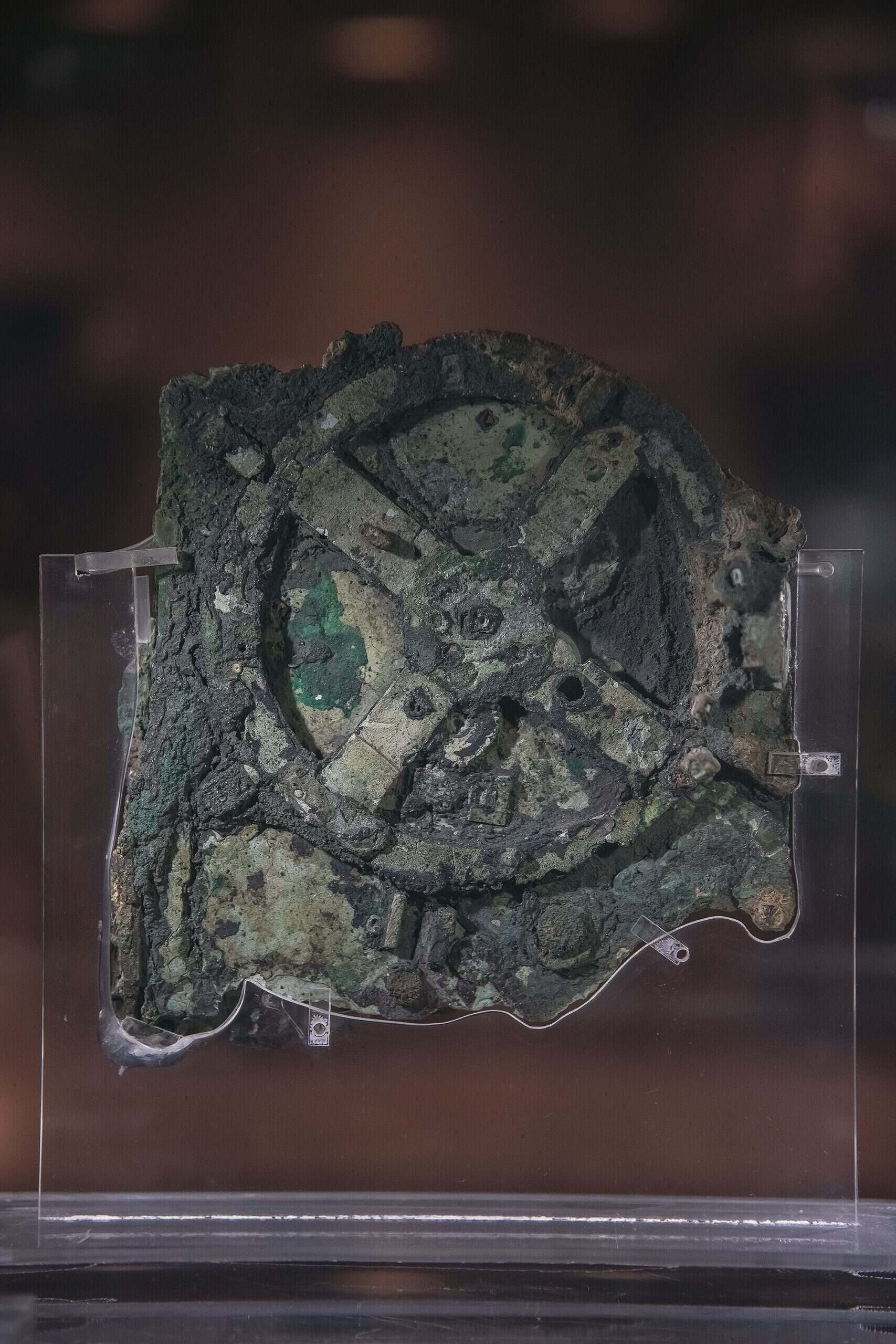 The Antikythera Mechanism (c. 100 BCE)