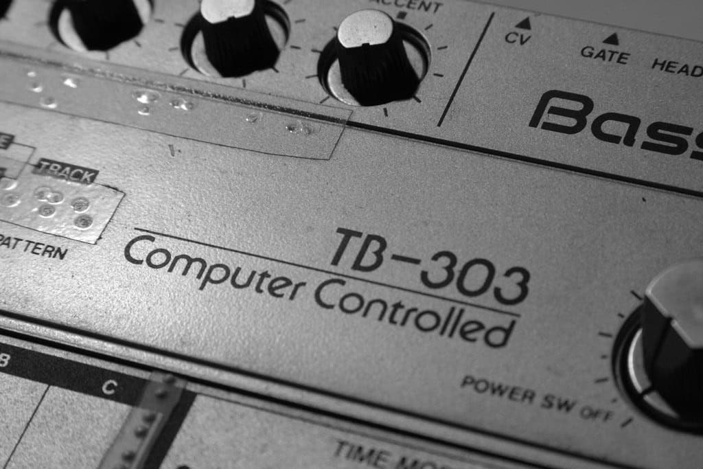 Old Roland TB-303