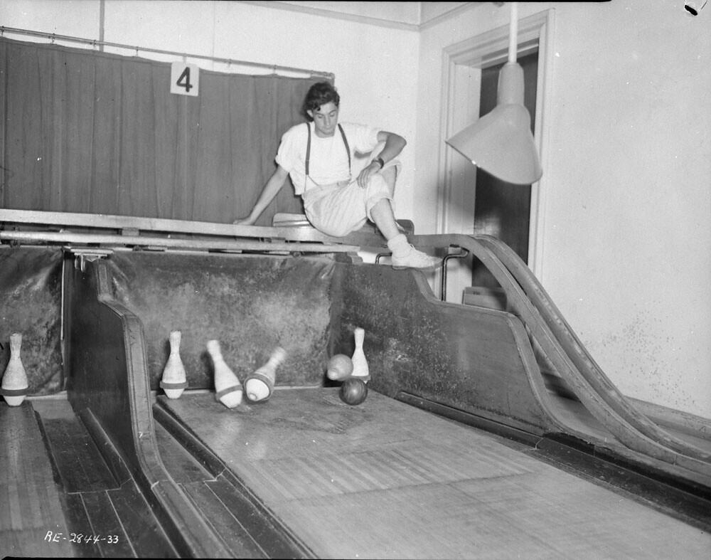 Bowling Alley Pinsetter