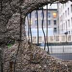 Did the Berlin Wall close off East Berlin from the West?