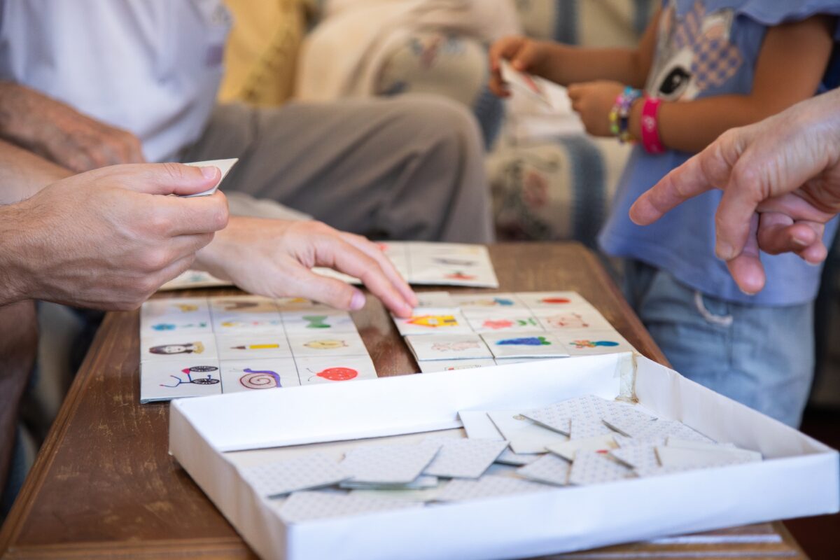 Play with the youngest. Leisure activities between grandparents and grandchildren. Family activities, board games.